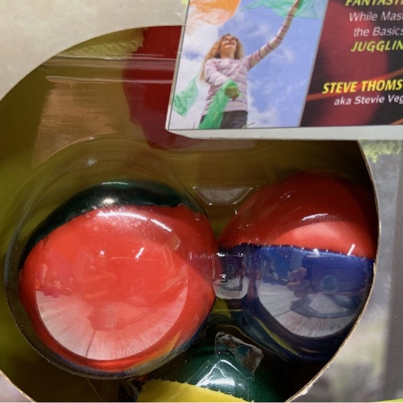 Juggling Book & Kit Beginners Learning Toy Ages 8 - Picture 3 of 6